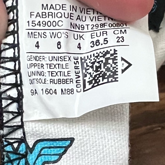 Converse Wonder Woman chick Taylor  high top shoes size 6 women 4 men DC comics - Picture 12 of 13